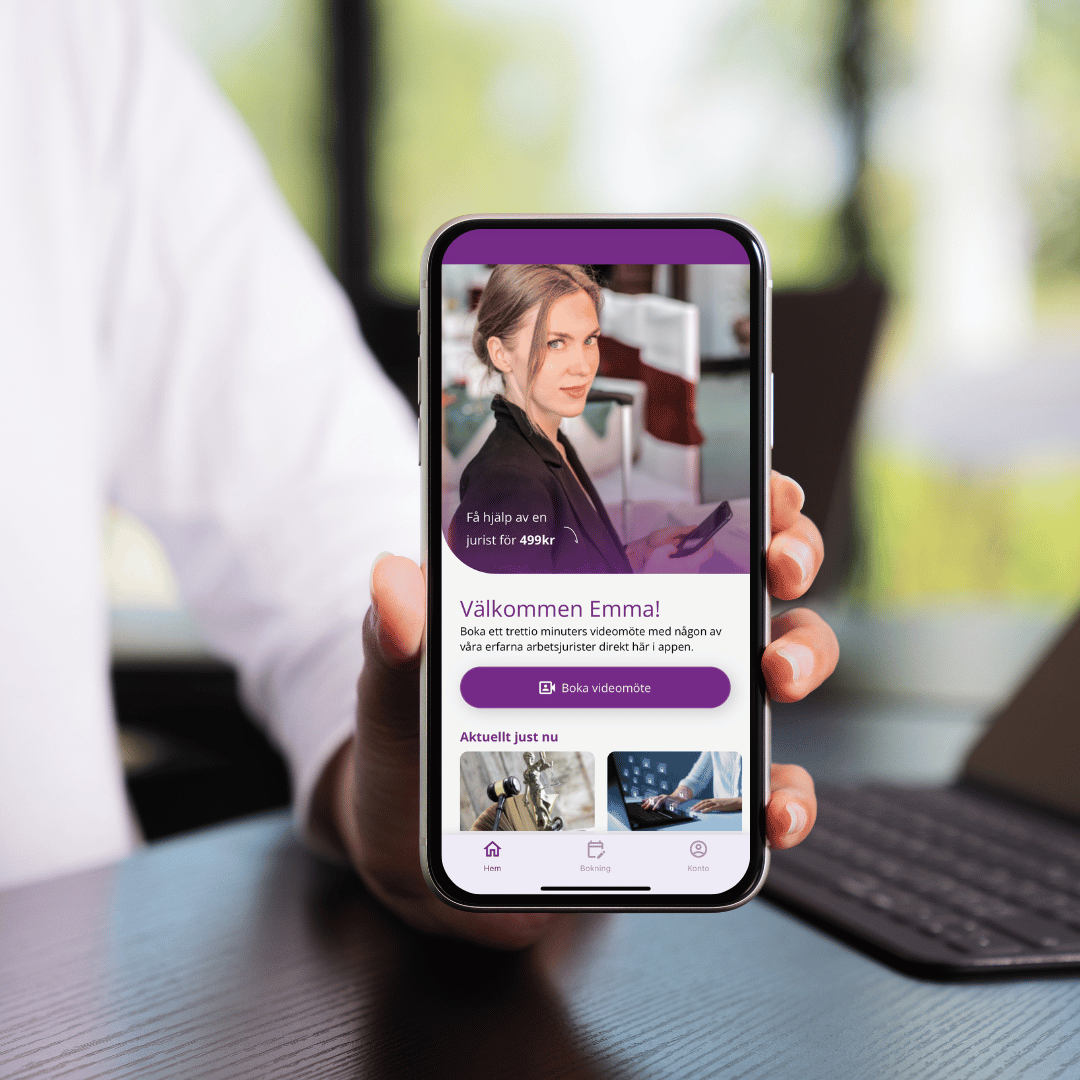 person som håller i en mobil